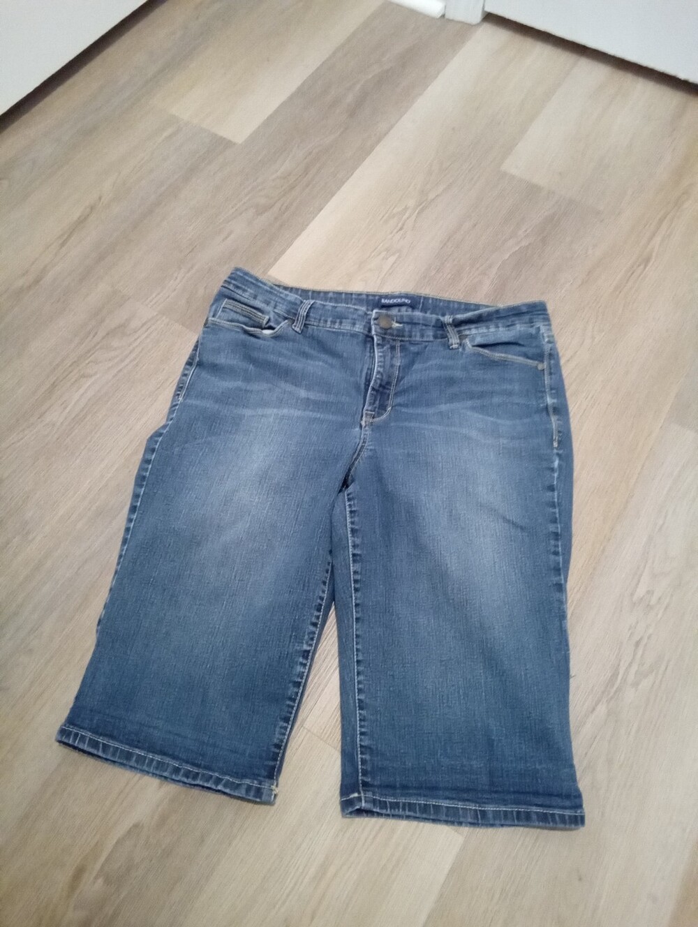 2-$10... Bandolino Riley Sz 12 Classic Denim Bermuda Shorts Yellow Stitching